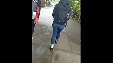 Candid College Booty In Jeans