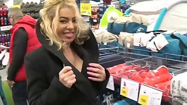 Shopping and fucking in a public supermarket