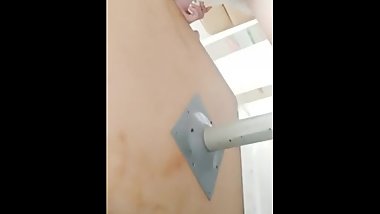 BÃ© gÃ¡i bÃ­m non khÃ´ng lÃ´ng show hÃ ng trong nhÃ  hÃ ng