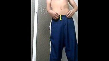 Masturbandoce antes de la ducha es fantastico teniendo lubricante
