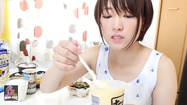 Vomiting by a Japanese girl_2
