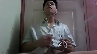 7-11 employee teen jerk off