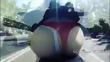 SEXY CHICA MUESTRA SU HERMOSO CULO EN LA MOTO