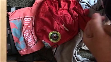 Jerking with a soft, teen girlÂ´s Blogger-Hoodie